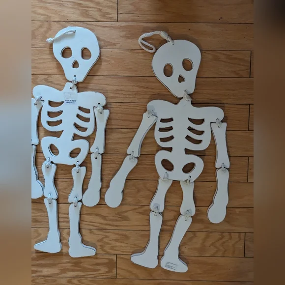 White Hanging Skeleton Decorations - Picture 5 of 6